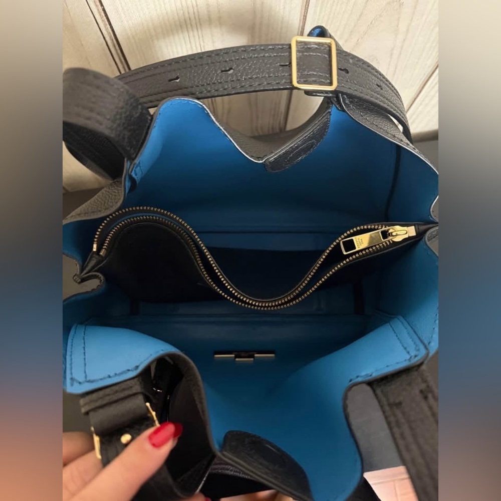 Marc Jacobs Black Leather Tote with Textured Finish - Picture 9 of 10